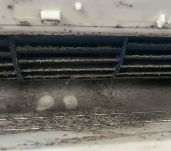 宜宾市空调吹的风有股烧焦味是怎么回事